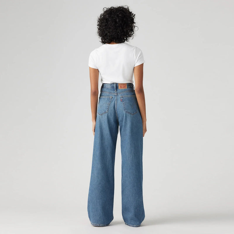 LEVI'S® WOMEN'S CINCH BAGGY JEANS - MED INDIGO - WORN IN